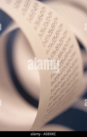 L'ajout de bandes en spirale de la machine abstraite interminables rangées de grands nombres. Banque D'Images