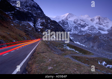 Route de montagne incurvée, Sustenpass, Suisse Banque D'Images