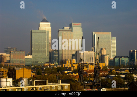 Canary Wharf en fin de soirée sunshine montrant tamise de wapping Londres Angleterre Royaume-Uni Banque D'Images