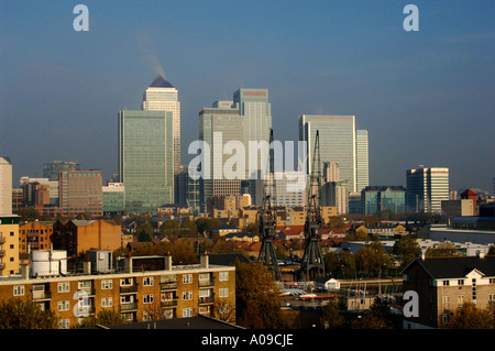 Canary Wharf en fin de soirée sunshine montrant tamise de wapping Londres Angleterre Royaume-Uni Banque D'Images