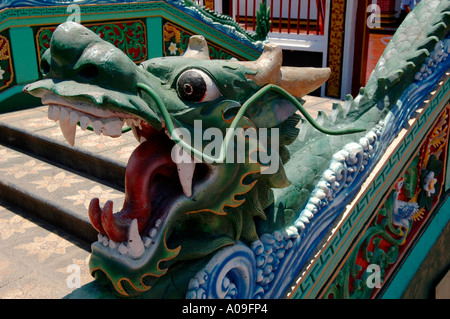 Dragons vert,Temple chinois, Singaraja, North Bali, Indonésie Banque D'Images