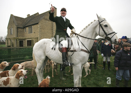 Duc de Beaufort Hunt dans le Wiltshire 2005 avec Kate Hoey MP pour la main-d'appuyer la campagne visant à conserver la chasse au renard au Royaume-Uni Banque D'Images