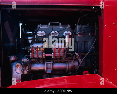 Moteur diesel Gardner dans un tracteur 1928 vintage Banque D'Images