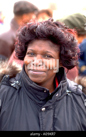 Femme noire de 50 ans à la Central High School de la cérémonie de la journée Martin Luther King. St Paul Minnesota USA Banque D'Images