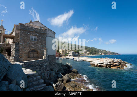 Front de mer et le port à Erbalunga, Cap Corse, Corse, France Banque D'Images