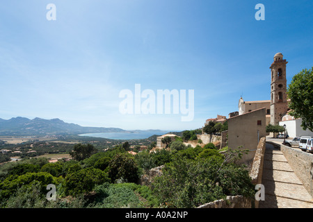 Vue du centre vllage vers la côte, Calvi, La Balagne, Corse, France Banque D'Images