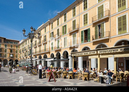 Restaurants et cafés sur la Plaza Mayor (place principale), Palma, Majorque, Îles Baléares, Espagne Banque D'Images