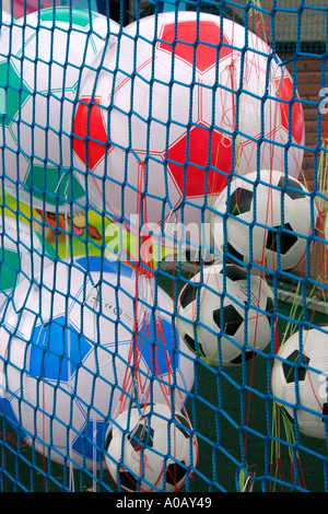 Ballons gonflables au décrochage de foire Banque D'Images