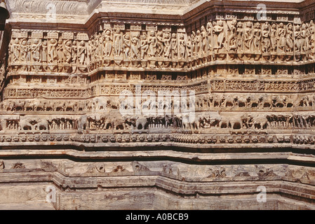 Sculptures d'éléphants sur Jagdish Mandir , Udaipur au Rajasthan, Inde Banque D'Images