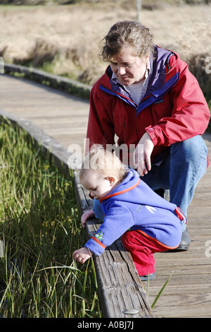 Mère et fille sur demande à propos de la Mill Creek Washington USA Banque D'Images