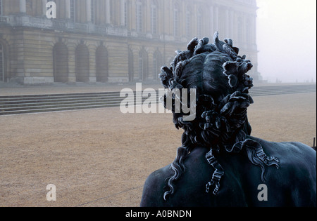 Château de Versailles Bronzefigur Raureif Frankreich Banque D'Images