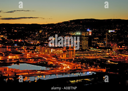 La capitale d'Oslo Norvège capturé sur une soirée de septembre d'une hauteur au sud de la ville Banque D'Images