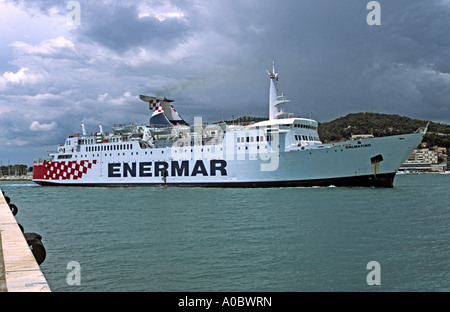 L'Italien Enermar Dalmatino traversier entre Port de Split en Croatie. Banque D'Images