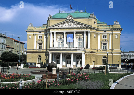 L'opéra dans le port croate de Rijeka ville sur la côte dalmate Banque D'Images