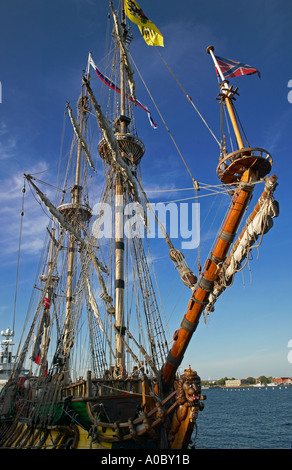 1999's réplique de frégate russe 1703 htandart «' amarré dans le port de Copenhague, Danemark Banque D'Images