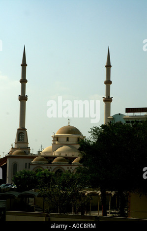 Mosquée près de centre commercial Burjuman Dubaï ÉMIRATS ARABES UNIS Banque D'Images