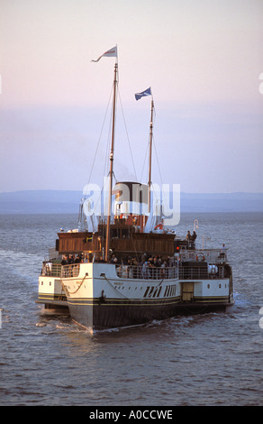 Le bateau à vapeur Waverley Le dernier bateau à vapeur de haute mer dans le monde dans le chenal de Bristol dans le sud-ouest de l'Angleterre Banque D'Images