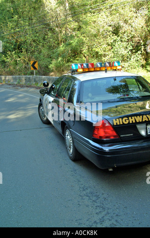 California Highway Patrol car se trouve au lieu d'un accident en Occidental en Californie Banque D'Images