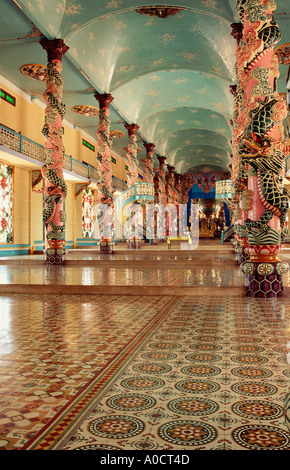 L'intérieur de la Cao Dai Voir le siège de l'un la religion cao dai vietnamiens Tay Ninh le sud du Vietnam Banque D'Images