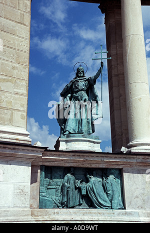 Statue de St Étienne en place des Héros de Budapest Banque D'Images