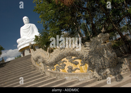 Le Bouddhisme Vietnam Nha Trang Hoi Tinh Kanh Pagode 14 mètres de haut de la statue de Bouddha que Kim Phat à assis sur fleur de lotus Banque D'Images