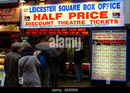 Londres Leicester Square box-office pour le cinéma et la vente des billets de théâtre à prix discount Banque D'Images