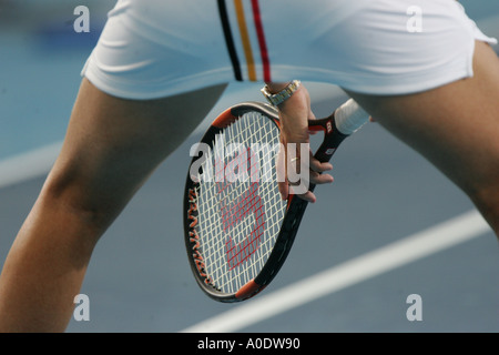 Les femmes en attente de recevoir servir dans un match de tennis Banque D'Images