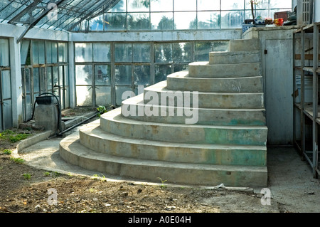 Une serre vide, dans les jardins de Bamboo Grove Hotel, Suzhou, Chine Banque D'Images