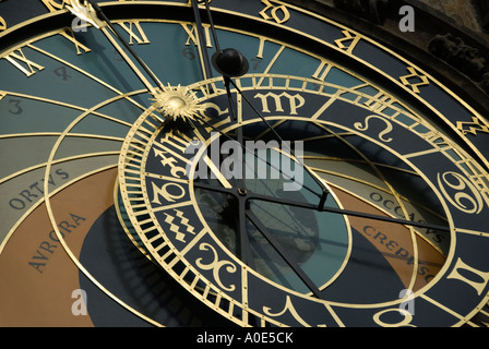 Célèbre horloge astronomique sur la place de la Vieille Ville à Prague Banque D'Images
