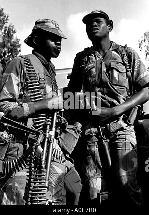 Les troupes dans la brousse rhodésienne, 1975. Banque D'Images