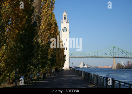 Vieille horloge, le pont Jacques-Cartier et la couleur en automne Montréal Canada Novembre 2006 Banque D'Images