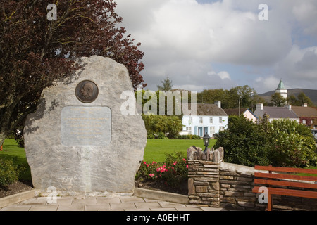 Le Sneem Co Kerry Eire Irlande Stone Sculpture commémorant la visite du président français, le général Charles de Gaulle Banque D'Images