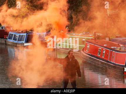 Protestation contre les coupes budgétaires sur les voies navigables à Grand Union Canal Rickmansworth UK 2006 Banque D'Images