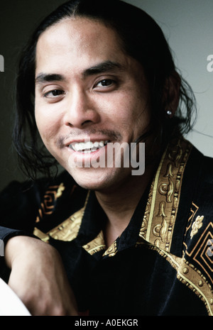 Portrait of smiling young man élégant Banque D'Images