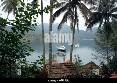 2 deux voiliers du Saco do Céu bay, Angra dos Reis, Rio de Janeiro, Brésil Banque D'Images