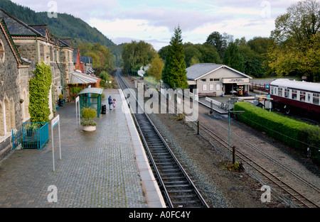 Ligne à voie unique à Betws-Y-coed gare Gwynedd au nord du Pays de Galles UK Banque D'Images