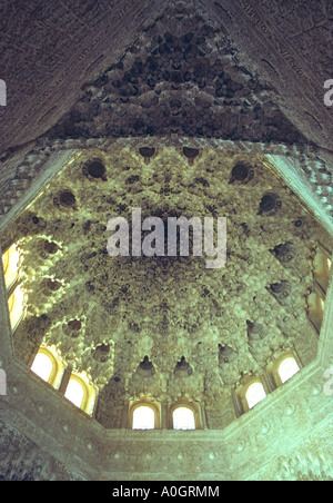 Dôme, Salle des deux Sœurs, Cour des Lions, à l'Alhambra, Grenade, Espagne Banque D'Images