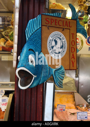 Signe du poisson dans le marché Banque D'Images