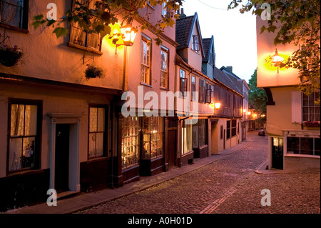 Elm Hill Norwich Norfolk Angleterre au crépuscule Banque D'Images