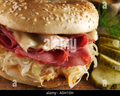 Le corned-beef Ruben bagel Banque D'Images