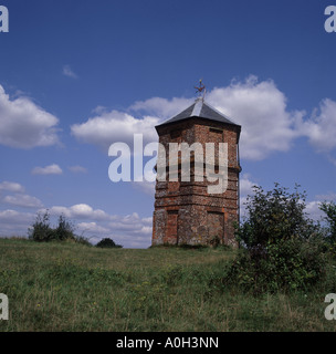 La tour sur la colline de poivrière près de Salisbury construite par Giles Eyre en 1606 comme une folie utilisé en 1897 par Marconi station comme un fil Banque D'Images