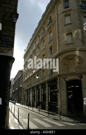 Une route en fin d'après-midi la lumière dans la région de Marais Paris Ile de France Banque D'Images