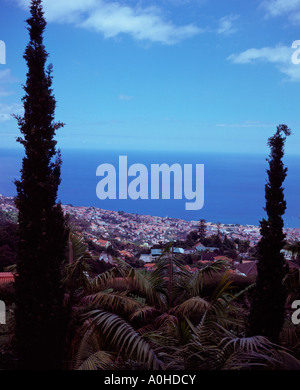 Vue sur Funchal depuis le jardin tropical Monte Palace, Madeira, Portugal Banque D'Images