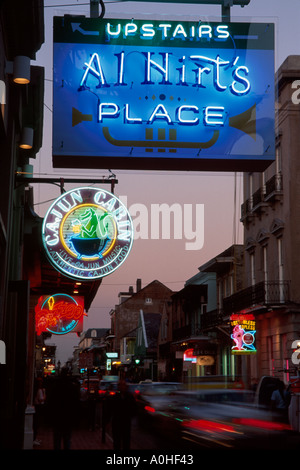 Louisiane pays cajun, la Nouvelle-Orléans, quartier français, Vieux carré, attractions, préservation historique, Bourbon Street Al Hirt's place Cajun Neon panneaux Cabin Banque D'Images