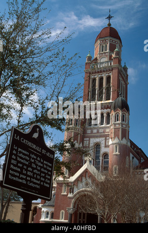 Louisiane pays cajun, Acadiana Lafayette la Cathedrale St. Jean, construit 1912 Acadien Français parlé ici signe français, information, publicité, marché, notique Banque D'Images