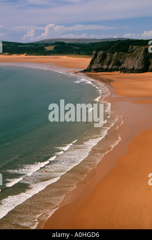 Trois falaises Bay, avec plage Oxwich dans la distance, la péninsule de Gower, West Glamorgan, Pays de Galles, Royaume-Uni Banque D'Images