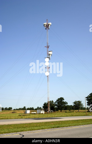 Téléphone cellulaire mât de signal Télé-communications Banque D'Images
