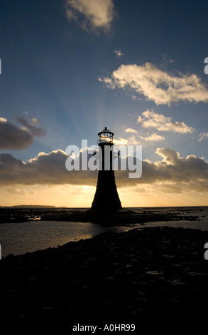 Phare de Whitford point à marée basse sur la péninsule de Gower, pays de Galles du Sud, Royaume-Uni Banque D'Images