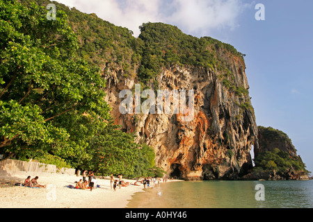 Thaïlande Phra Nang Krabi Hat Tham Phra Nang cliff Banque D'Images