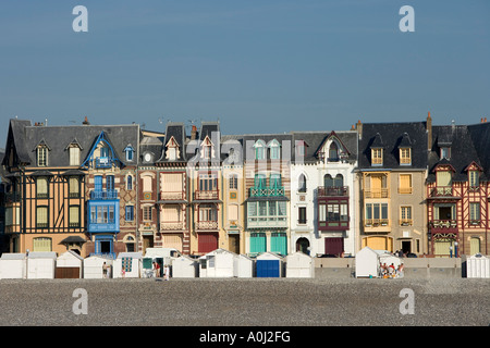 Des maisons pittoresques au bord de la mer , Mers-les-Bains , Somme , Picardie , France , Europa Banque D'Images
